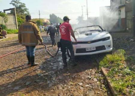 Veículos de luxo são incendiados no Paraguai, fronteira com Brasil