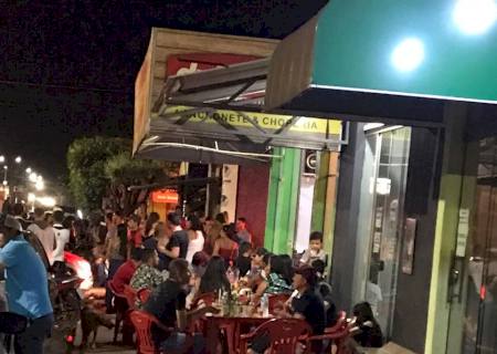 Sem fiscalização, vários locais ficaram aglomerados neste domingo em Angélica