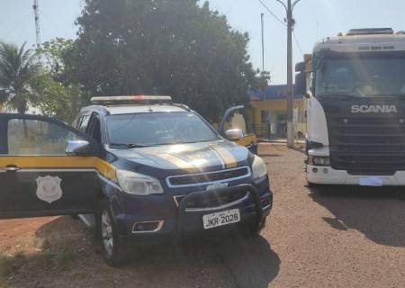 Carreta adulterada é apreendida pela PRF em Água Clara
