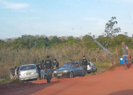 Força Tática e Vigilância Sanitária dispersam aglomeração de pessoas no Córrego do Baile