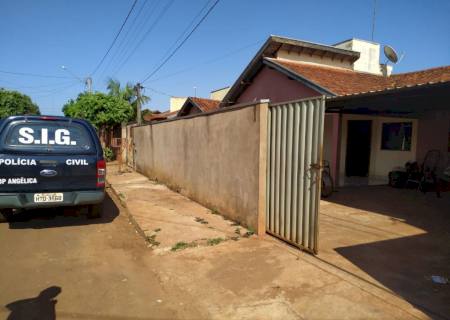 Ladrões invadem residência e furtam caminhonete em Angélica