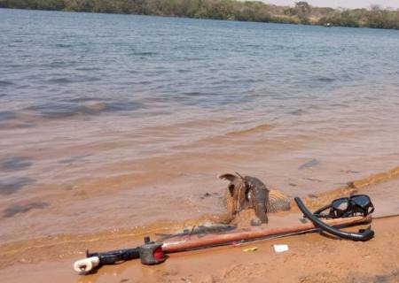 Polícia Ambiental prende e autua pescador por pescar com arpão