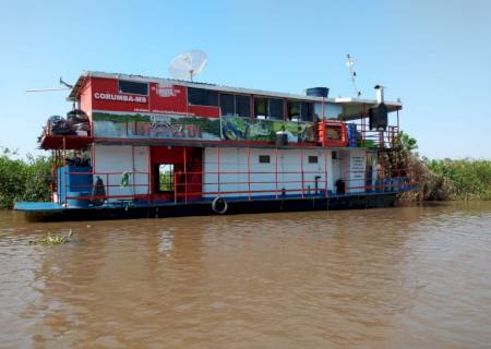 Polícia Ambiental embarga e apreende lancha ilegal de turismo pesqueiro