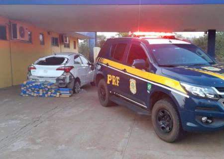 Casal é preso pela PRF com carro roubado e cheio de maconha na BR-262