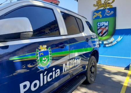 Adolescente é apreendido pela Polícia Militar após quebrar garrafas em praça pública de Bataguassu