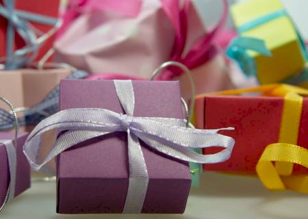 Confira os direitos do consumidor na hora de trocar presentes de Natal
