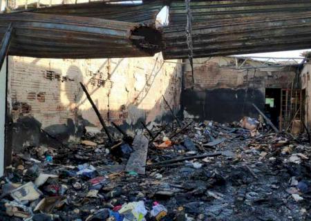 Loja de confecções é destruída por incêndio em Dourados