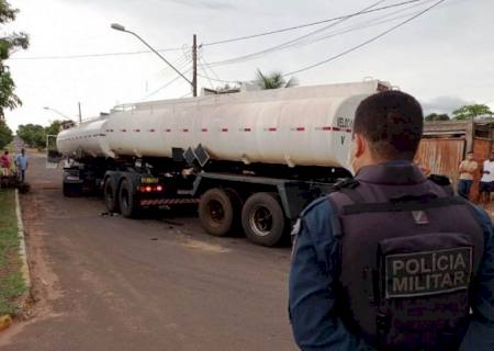 Motociclista morre após se envolver em acidente com carreta em Naviraí