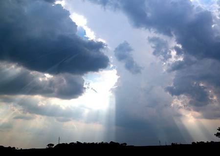 Pancadas de chuva e temperaturas de até 36º C são esperadas para esta quinta-feira