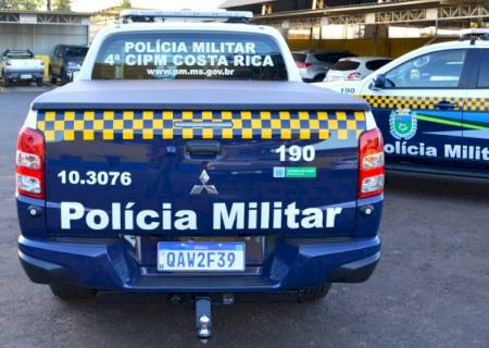 Mãe é presa por arremessar bebê de 2 meses contra sofá, que caiu no chão