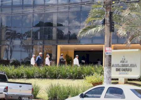 Após ''tapinha no bumbum'', pela 1ª vez em 22 anos igreja tem disputa em eleição
