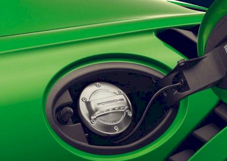 Salvação dos carros a combustão? Porsche quer fabricar gasolina que não precisa de petróleo