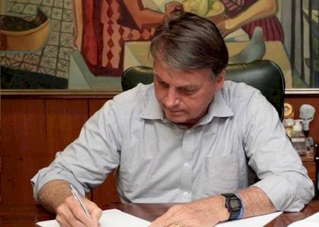 Bolsonaro sanciona lei que regulamenta repasses do novo Fundeb