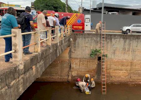 Mulher é resgatada após cair em córrego em Campo Grande