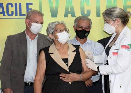 Momento histórico: Governo do Estado realiza primeira vacinação contra a Covid-19