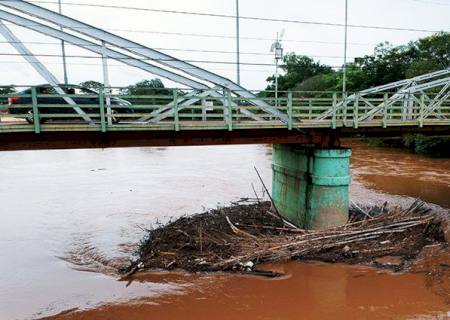 Aumento de nível dos rios e chuvas constantes colocam Defesa Civil em alerta