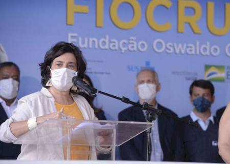 Fiocruz negocia mais 15 milhões de doses de vacina da AstraZeneca