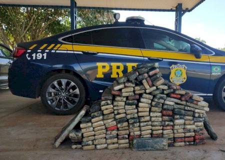 PRF apreende 188 kg de maconha e prende trio em Três Lagoas