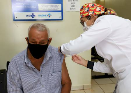 Idosos com mais de 84 anos serão vacinados contra Covid-19 a partir desta sexta (12)
