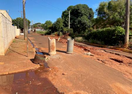 Obra de saneamento paralisada gera reclamações em Anaurilândia