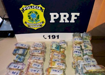 Em Água Clara, PRF apreende cerca de meio milhão de reais