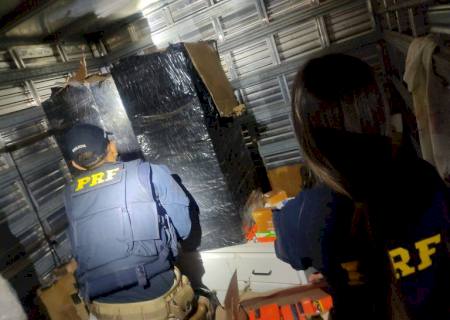 PRF apreende eletrônicos contrabandeados em caminhão de mudança que saiu de Bataguassu