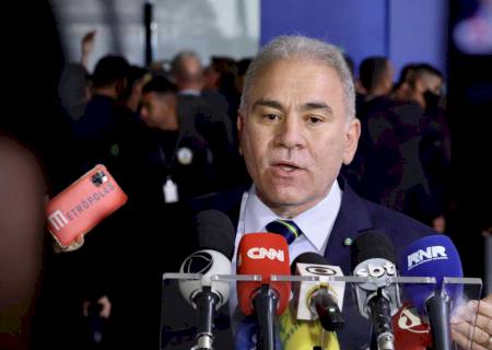 Brasil chega a 40% da população completamente vacinada contra covid-19