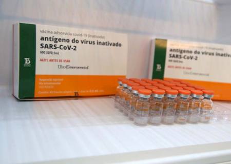 Criminosos invadem UBS e roubam 98 doses de vacina contra Covid-19, em São Paulo