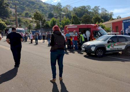 Jovem invade escola e mata três crianças e duas funcionárias em Santa Catarina