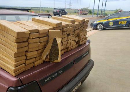 Traficante foge da PRF e abandona veículo recheado de maconha em Eldorado