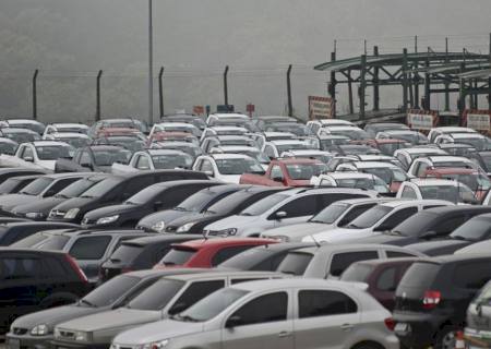 Vendas de veículos têm queda de 21,6% em 2020, diz Fenabrave