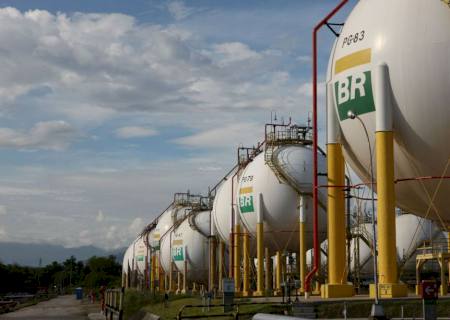 Petrobras anuncia aumento de 39% no gás natural para distribuidoras