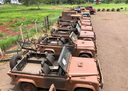 Exército coloca à venda caminhões, ônibus e picapes típicas