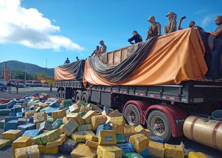 Vídeo: Carga de maconha que saiu de Ponta Porã avaliada em R$ 24 milhões é apreendida em Santa Catarina