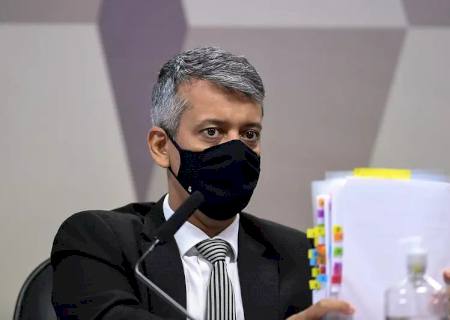Roberto Dias paga fiança de R$ 1.100 e é liberado