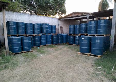 Vídeo: PF apreende mais de 21 mil litros de produto químico utilizado no refino de cocaína que iria para Bolívia