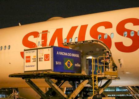 Butantan recebe matéria-prima para 8 milhões de doses de vacina