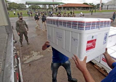 Mato Grosso do Sul recebe novos lotes com 109.750 doses de vacinas contra Covid nesta sexta-feira e sábado