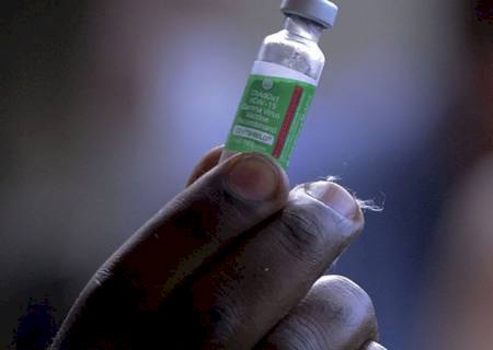 África do Sul suspende vacina da AstraZeneca após evidências de proteção limitada contra variante