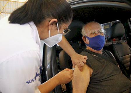 Terceira dose de reforço já chegou a mais de 15 mil idosos em MS