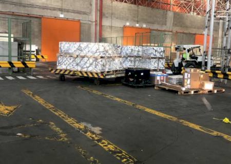 Brasil recebe dois lotes da vacina da Pfizer neste domingo