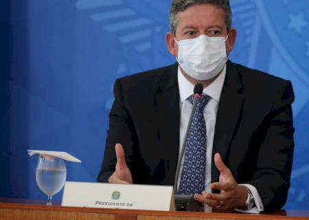 Reforma tributária deve ser fatiada em 3 ou 4 projetos, diz Lira