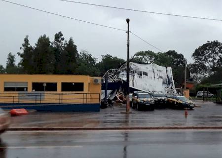 Chuva e vendaval danificam posto da PRF em Dourados