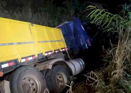 Caminhoneiro morre em colisão frontal na região de Três Lagoas