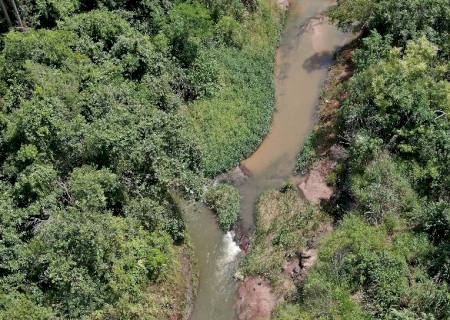 PMA autua empresa por lançar efluentes de fecularia poluindo solo em matas ciliares e córrego