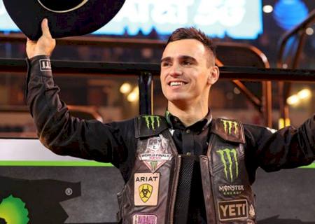 Gerson Claro exalta bicampeão mundial da liga de montaria em touros