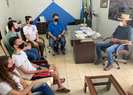 Prefeito recebe estudantes do IFMS e reforça projetos educacionais e ambientais em Batayporã