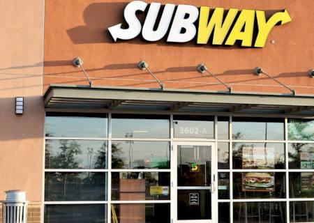 Morre co-fundador do Subway, que transformou US$ 1 mil em uma empresa bilionária