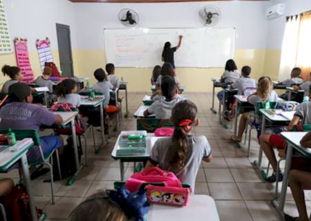 Vereadores oficializam indicações para estruturar escolas municipais