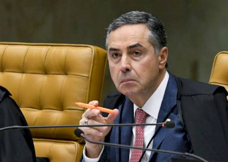 STF determina exigência de comprovante de vacina para entrar no país